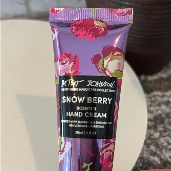 Betsey Johnson Snowberry and Fig & Sugar Hand Cream Duo - Floral Purple and Pink - Picture 2 of 4